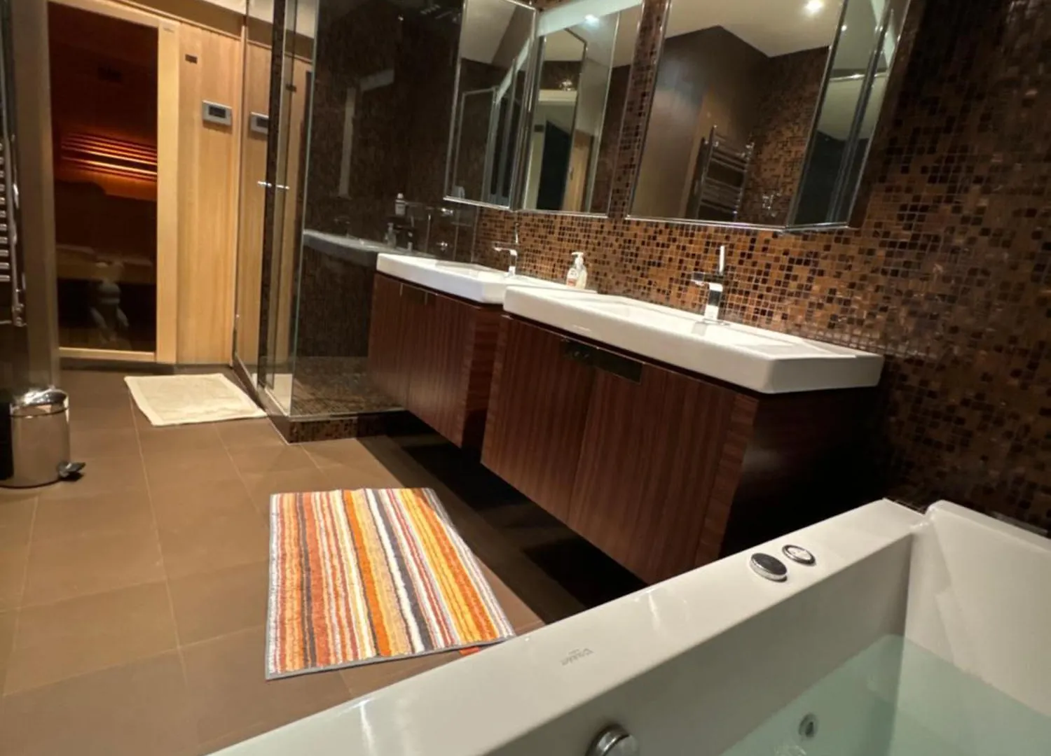Av Foch Luxury Apartment Paris